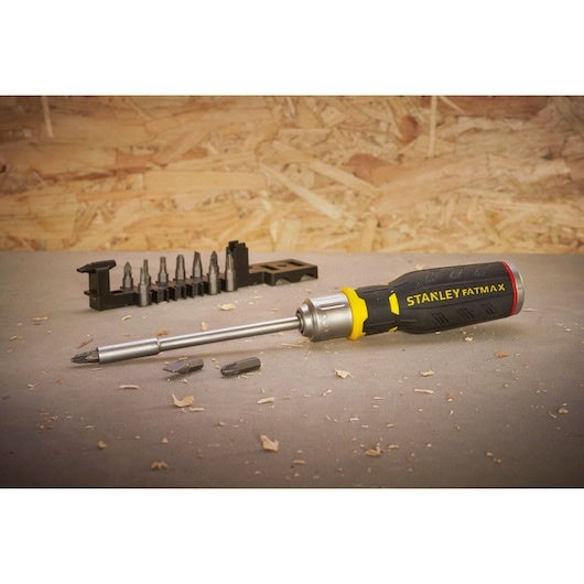 FMHT0-62690 RATCHET SCREWDRIVER WIHTH 12 BITS