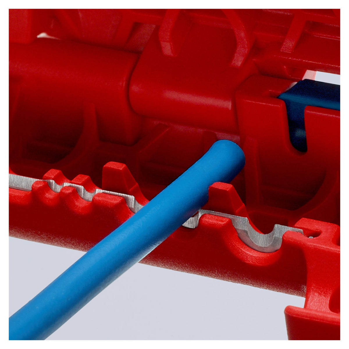 Knipex 16 95 01 SB ErgoStrip Universal Stripping Tool for Right-Handers 135mm (Blister)