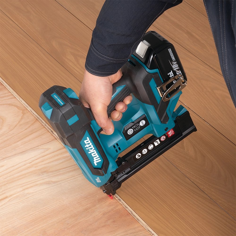 Makita DST630Z 18V LXT Brushless Narrow Crown Stapler (Body Only)