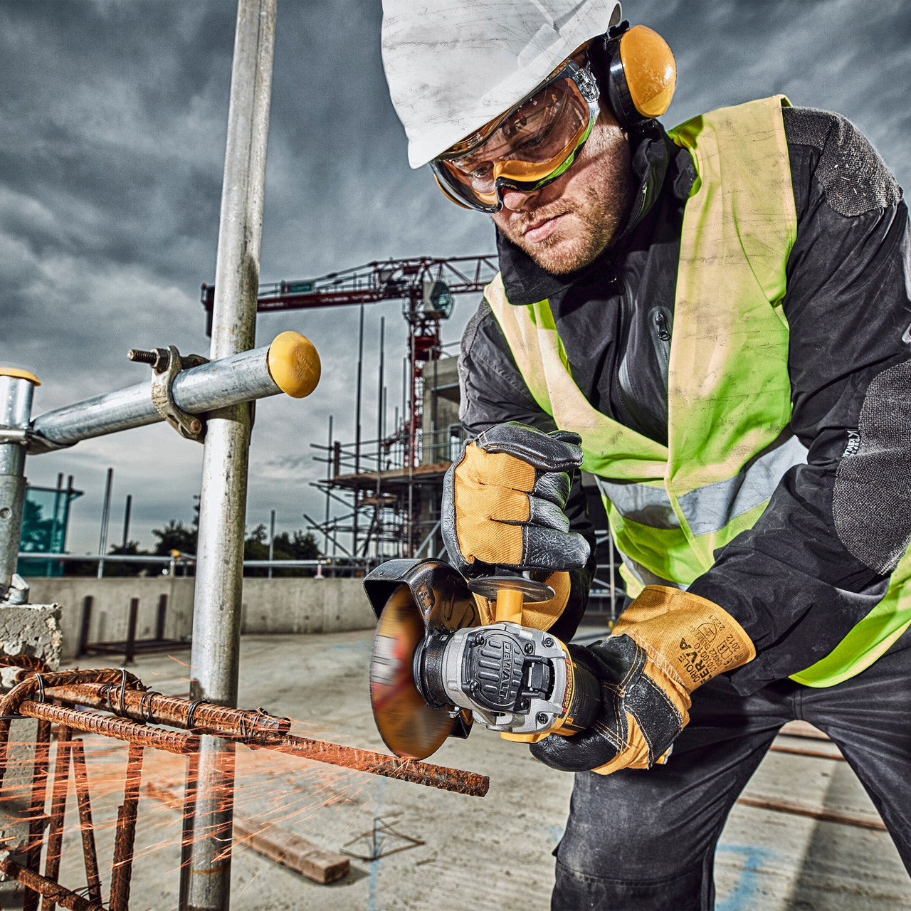 Dewalt DCG405N 18V XR 5 inch/125mm Brushless Angle Grinder (Body Only)