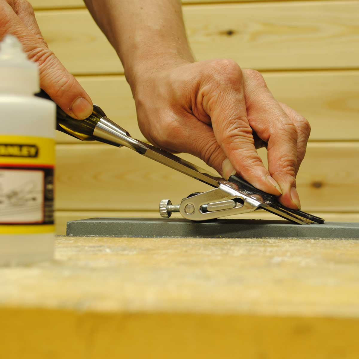 Stanley 0-16-050 Oilstone, Oil & Honing Guide Chisel Sharpening Kit