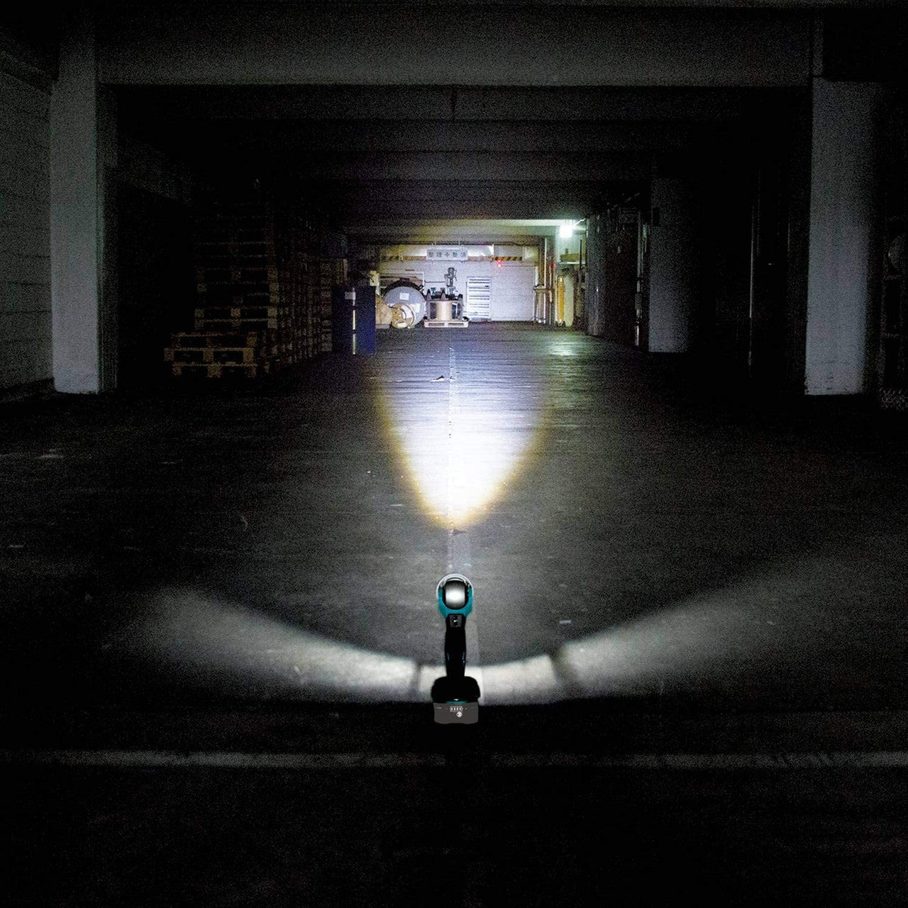 Makita DML808, 14.4V / 18V LXT LED Flashlight (Body Only) 6