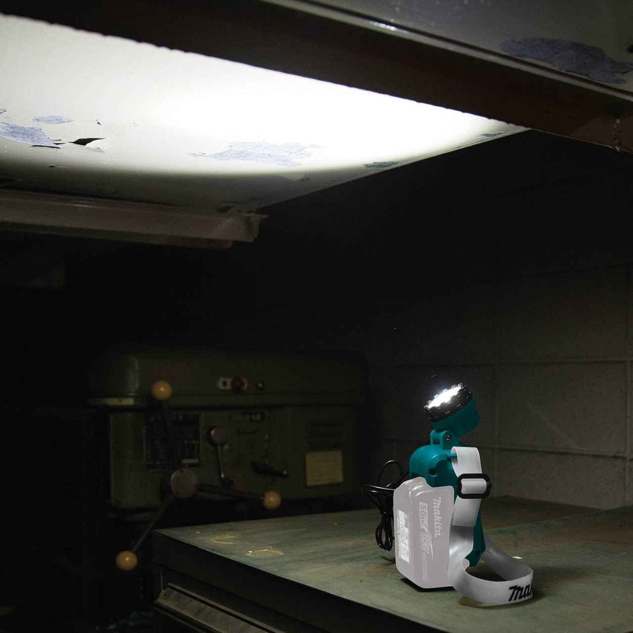 Makita DML800, 14.4V / 18V LXT 1 LED Headlight (Body Only) 6