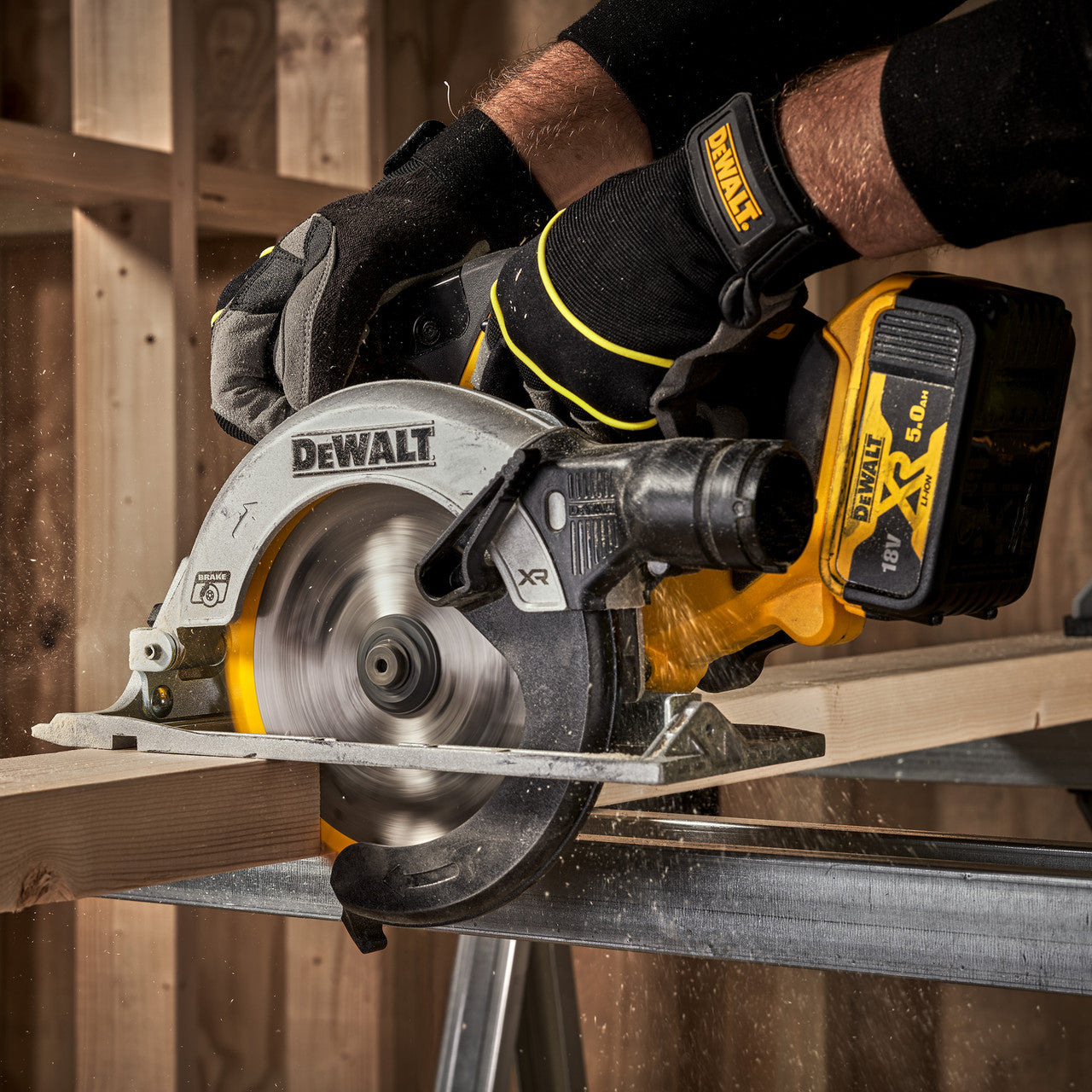 Dewalt DCS565N 18V XR 165mm Brushless Circular Saw (Body Only) 4