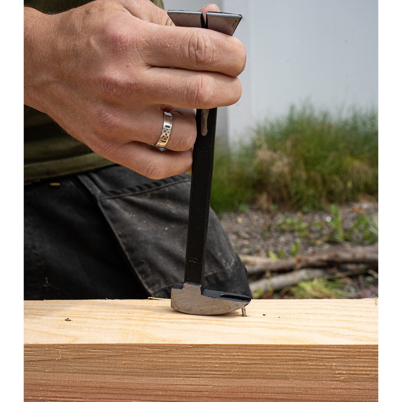 XTrade X0900006 Pry Bar Set in use