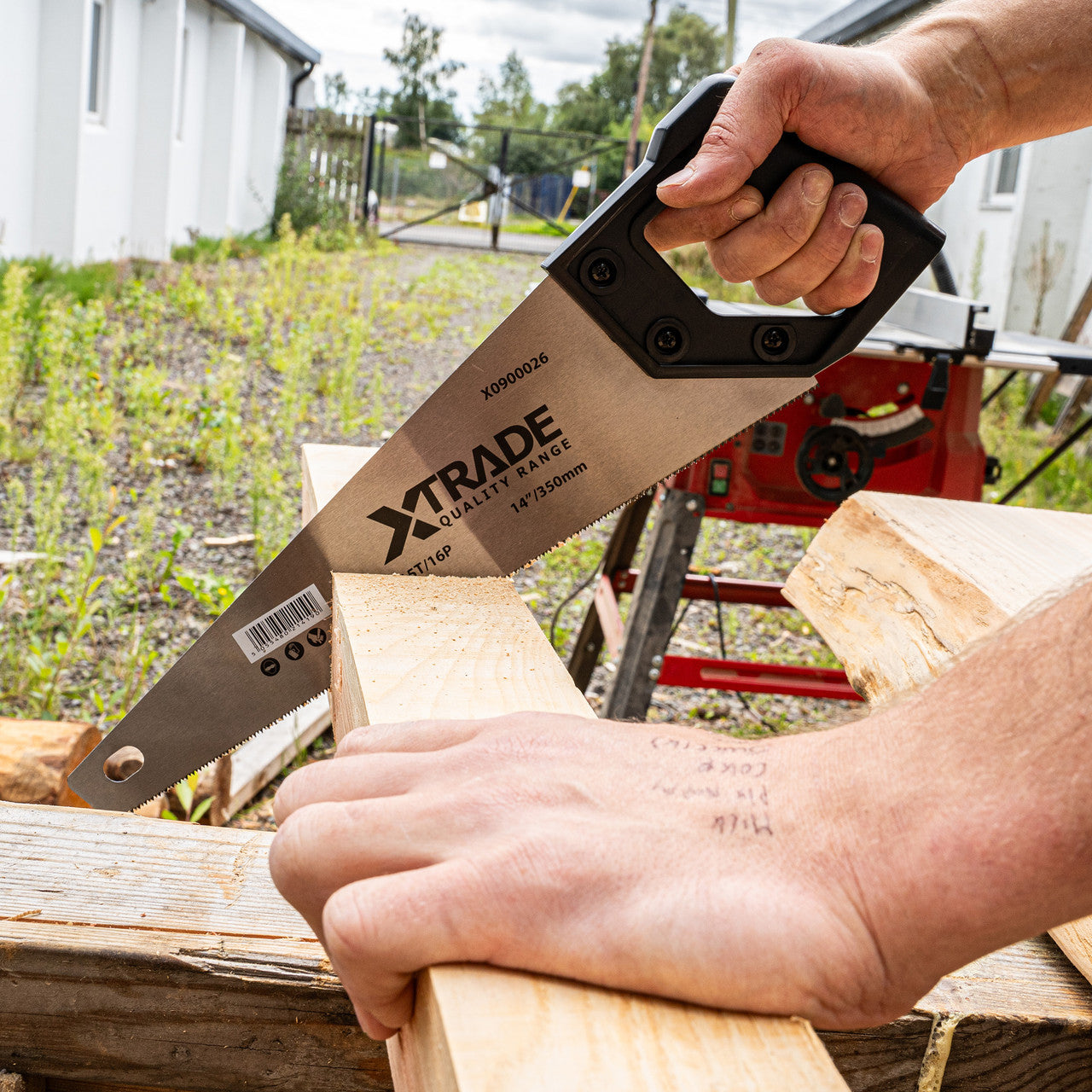 XTrade X0900026 Toolbox Saw cutting wood