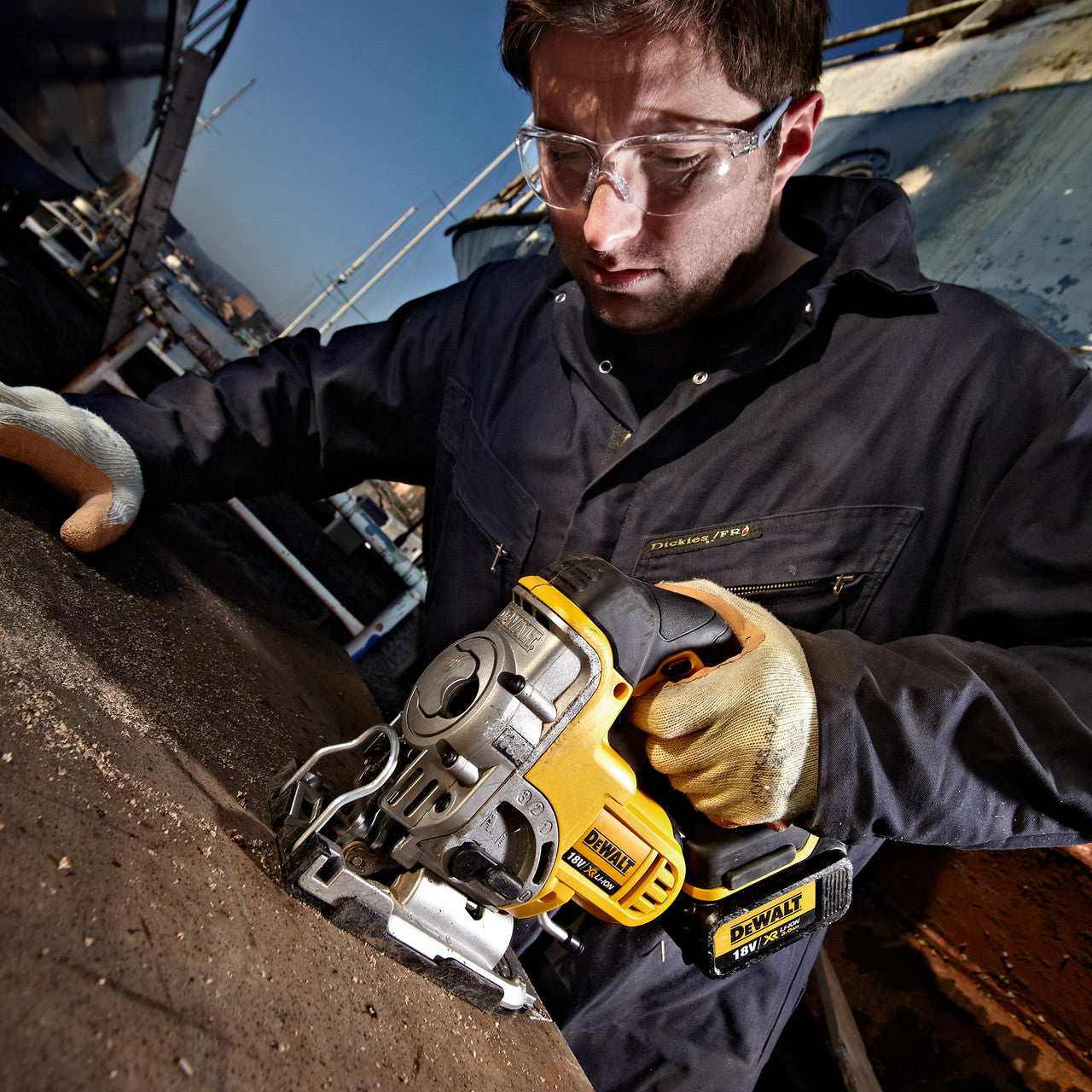 Dewalt DCS331N 18V XR Pendulum Jigsaw (Body Only) in use at work