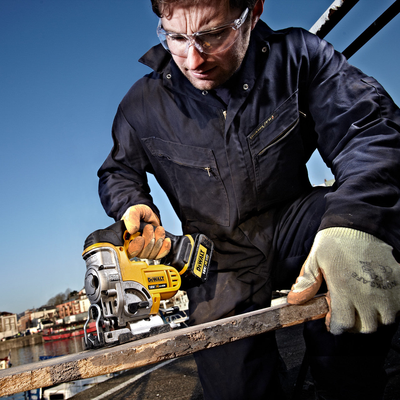 Dewalt DCS331N 18V XR Pendulum Jigsaw (Body Only) cutting timber outdoors