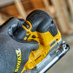 Dewalt DCS334N 18V XR Brushless Pendulum Jigsaw (Body Only) showing speed settings