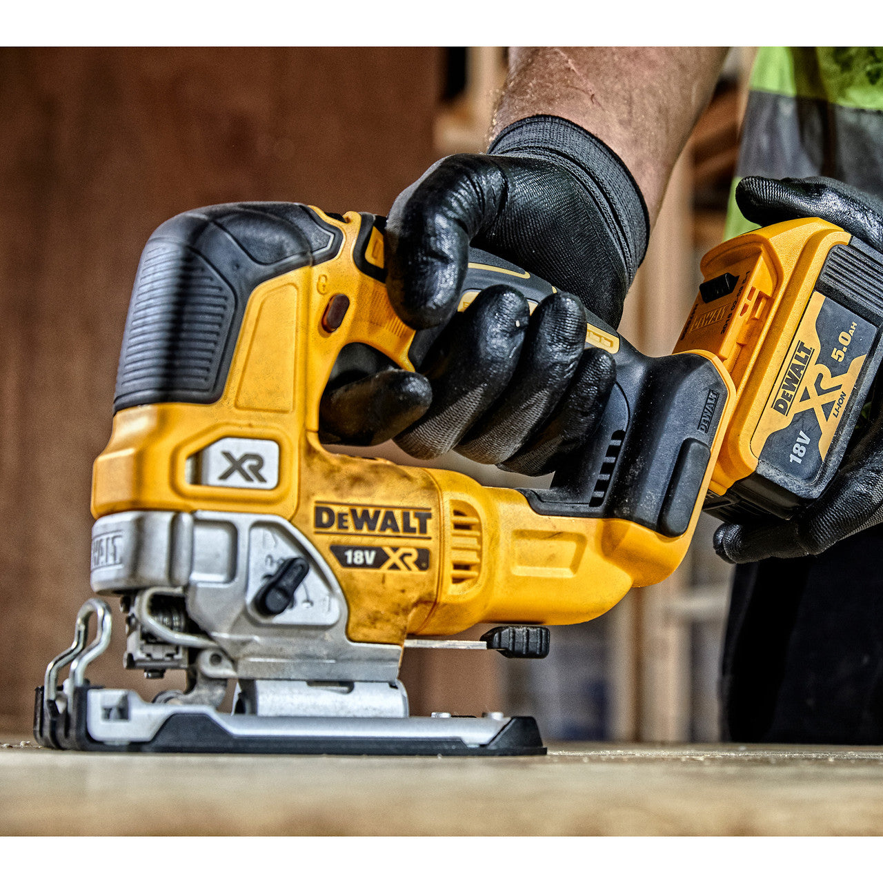 Dewalt DCS334N 18V XR Brushless Pendulum Jigsaw (Body Only) fitting battery