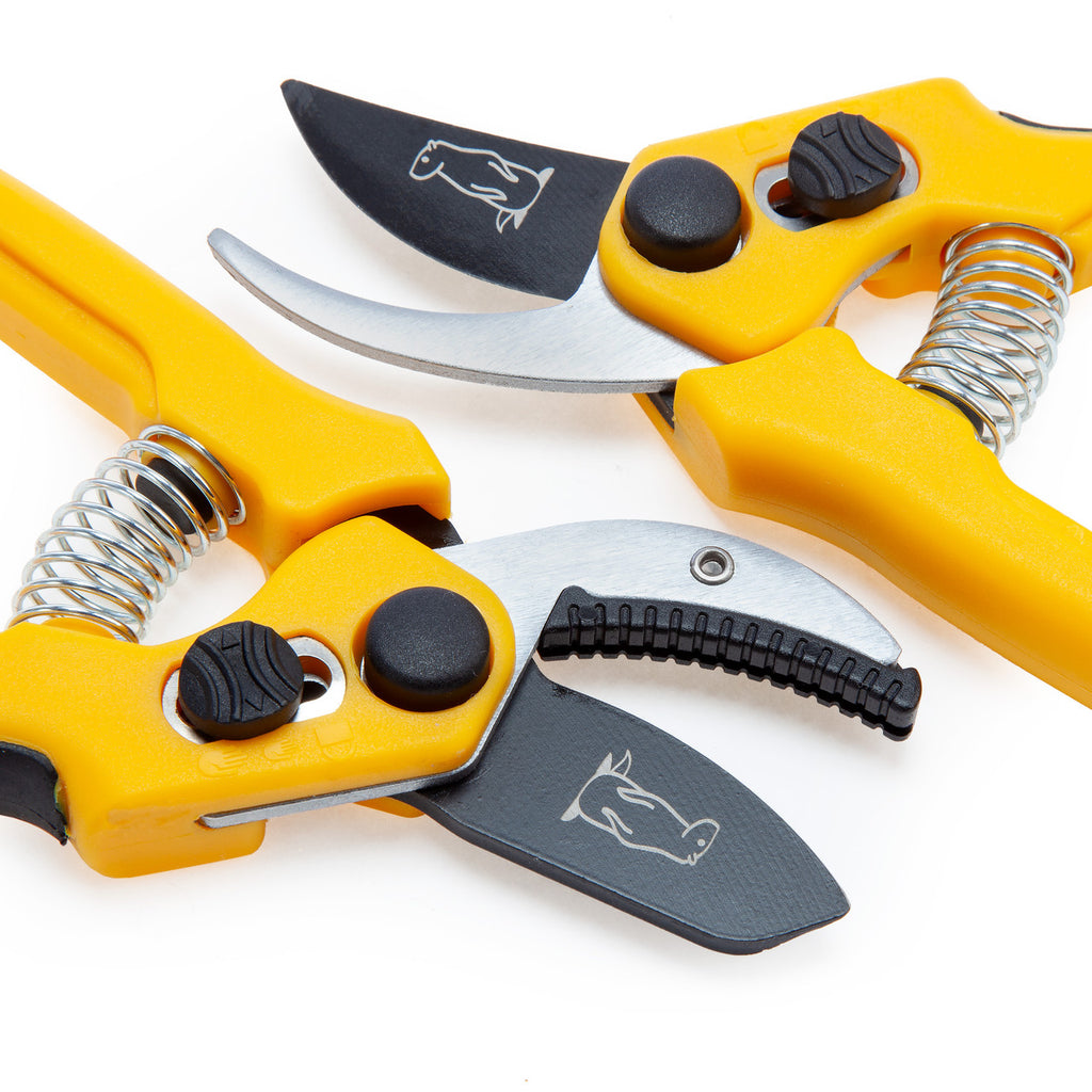 Groundhog G1300001 Anvil & Bypass Secateurs (2 Piece) close up of blades