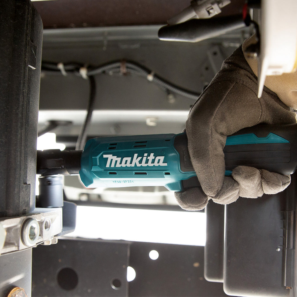 Makita DWR180Z 18V LXT Ratchet Wrench (Body Only) in use in tight space