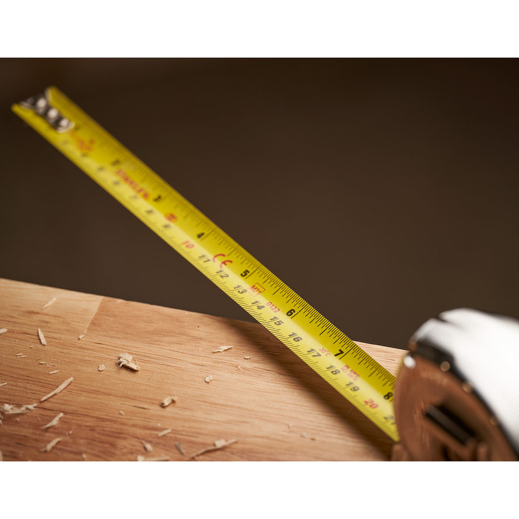 Stanley 0-33-553 Powerlock Metric/Imperial Tape Measure 5m in use at work