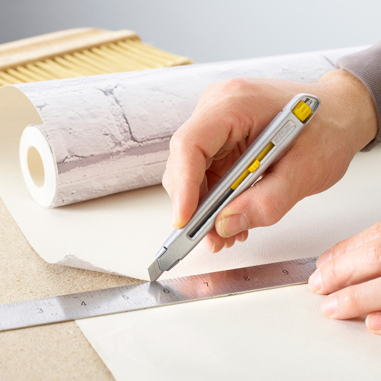 Stanley 0-10-095 9mm Snap Off Blade Knife in use