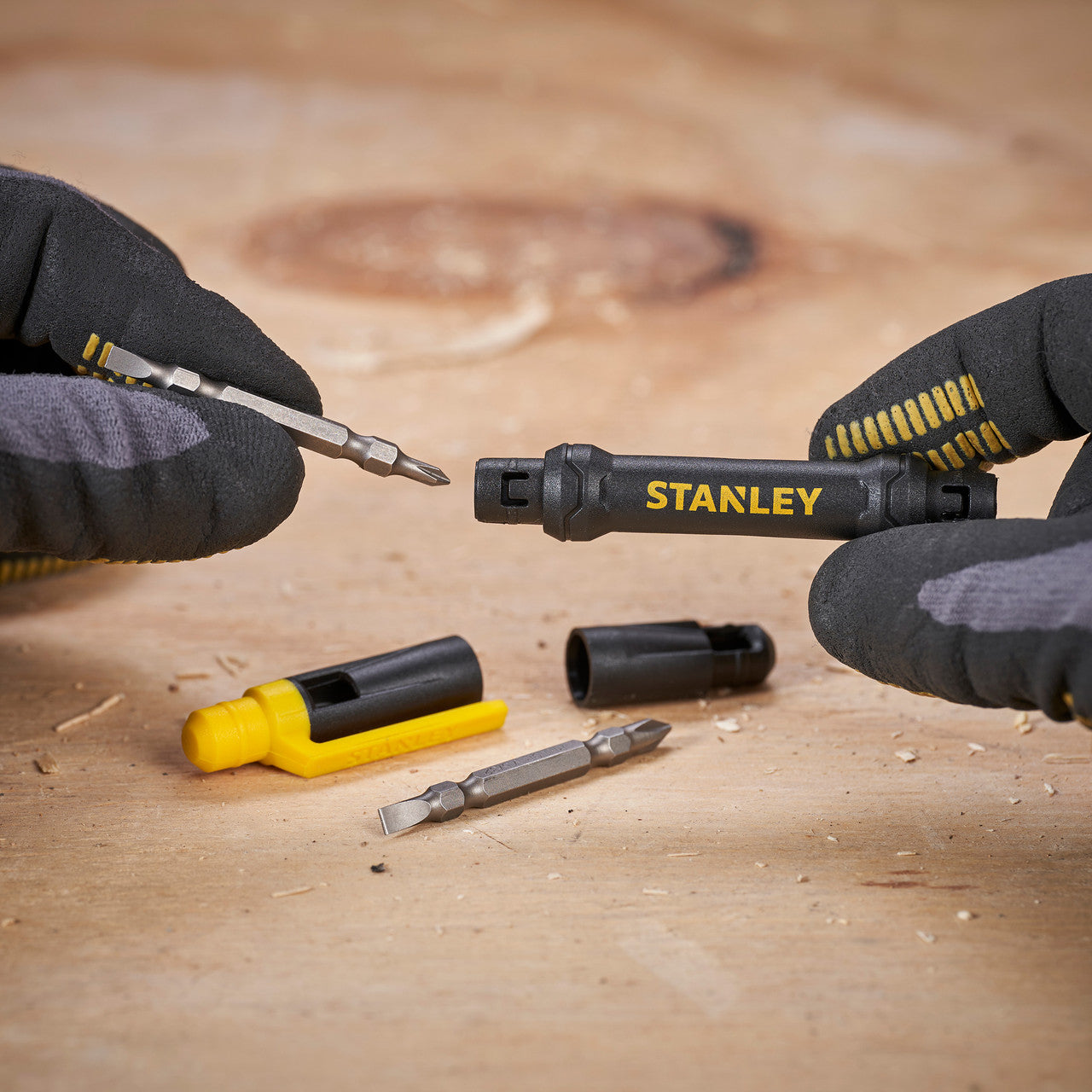 Stanley 66-344M 4-in-1 Pocket Screwdriver fitting together