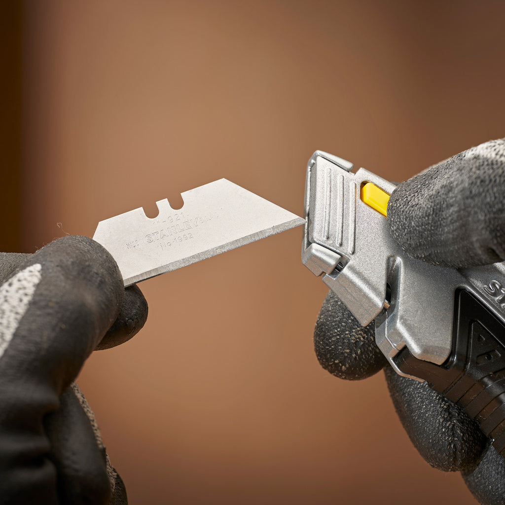 Stanley 0-10-788 DynaGrip Instant Change Knife with 3 Blades 6