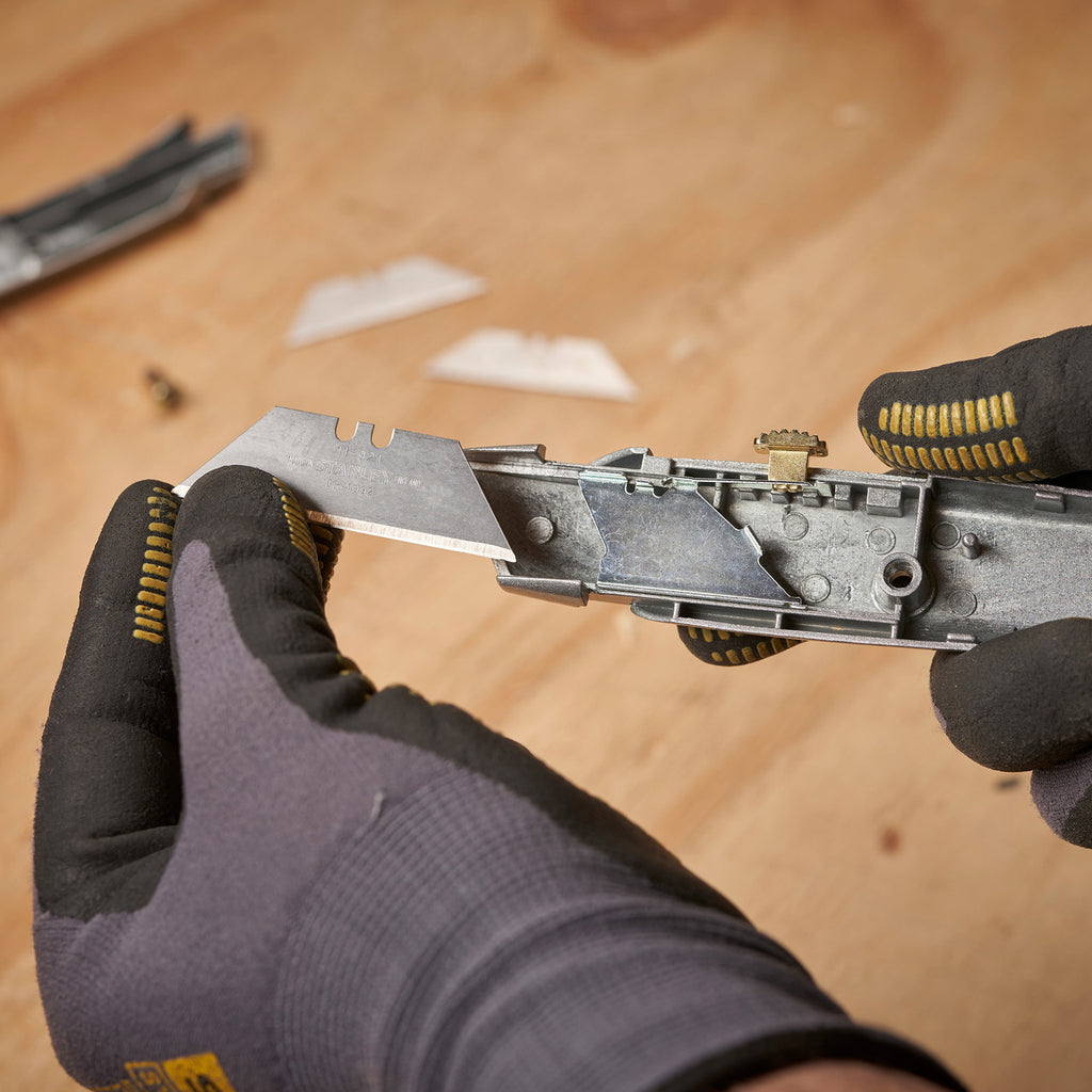 Stanley 2-10-099 Retractable Knife 99E with 3 Blades 6