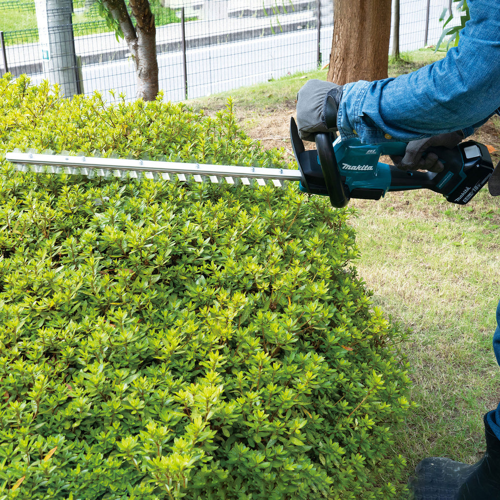 Makita DUH506 LXT 18V Hedge Trimmer 500mm In Use