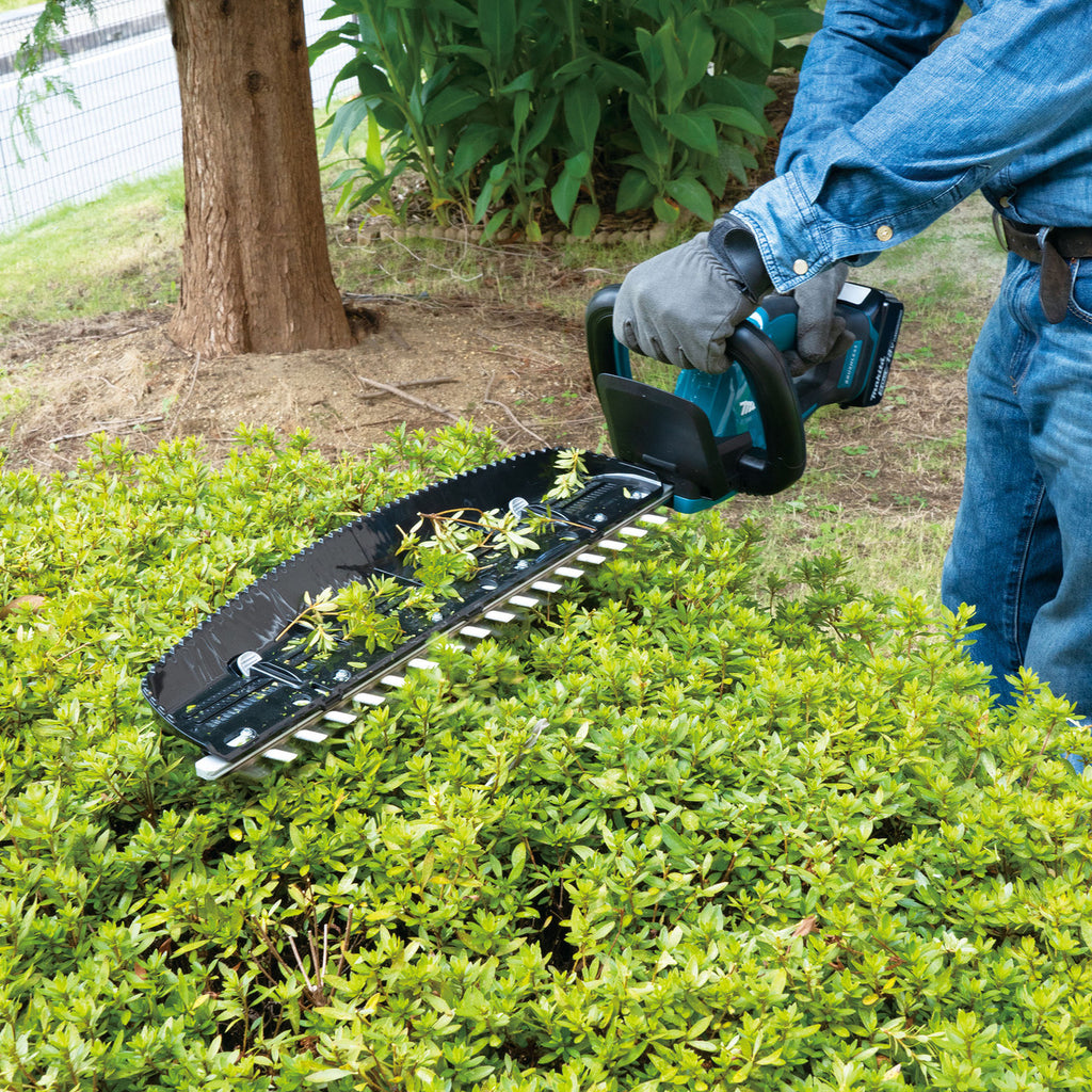 Makita DUH506 LXT 18V Hedge Trimmer 500mm In Use