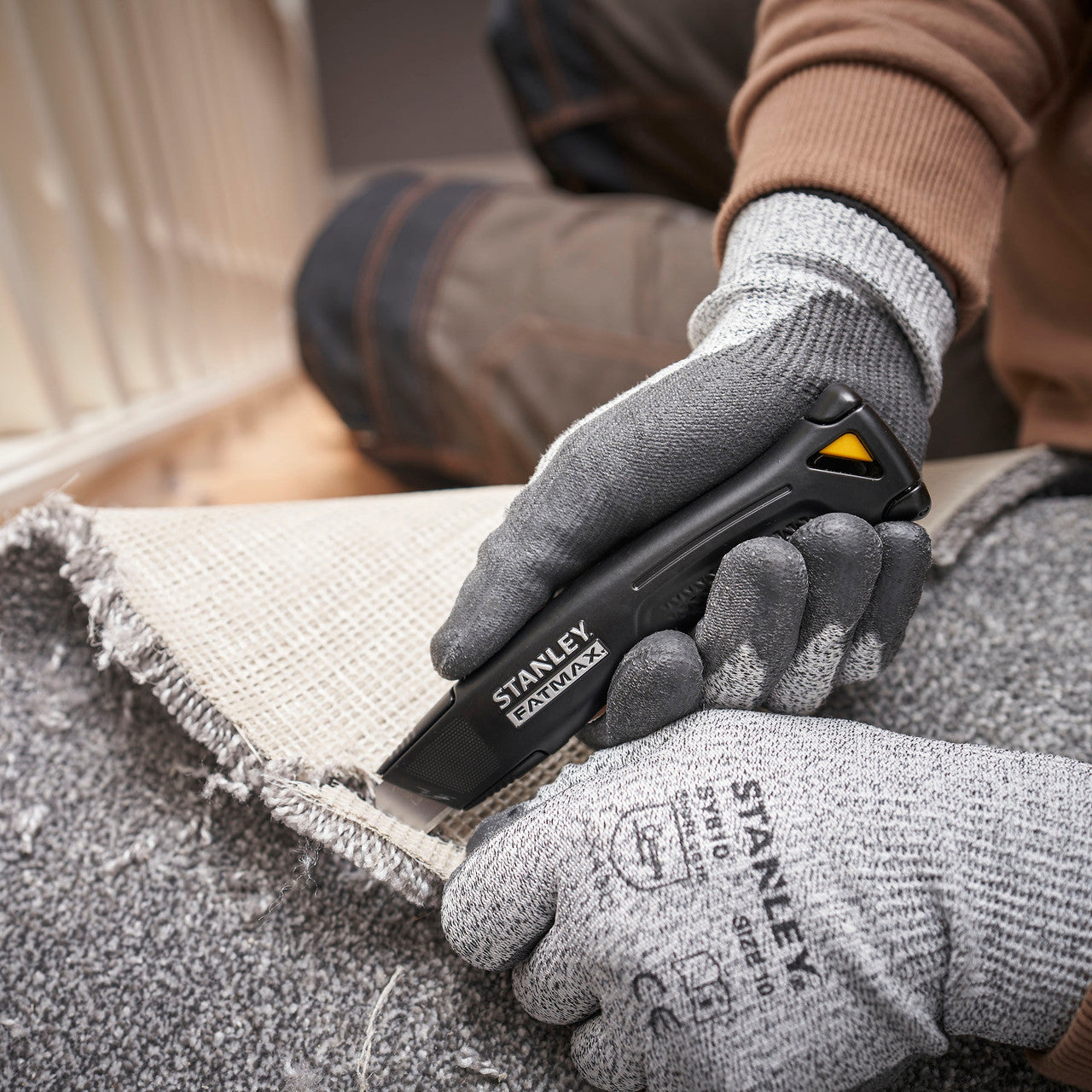 Stanley FMHT10500-0 FatMax Heavy-Duty Trade Utility Knife Cutting Carpet