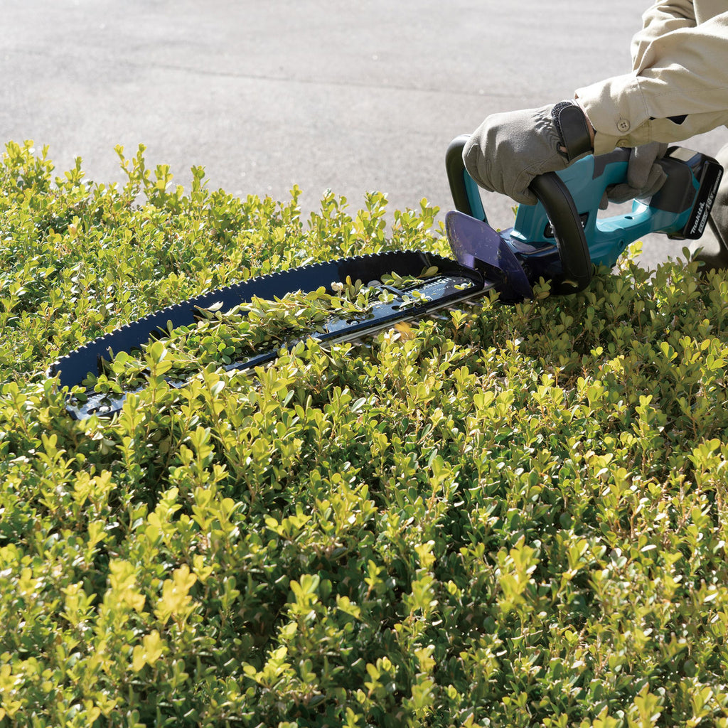 Makita DUH507 LXT 18V Hedge Trimmer In Use
